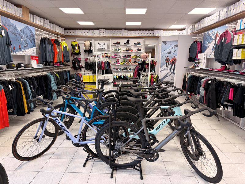 Servis a predaj bicyklov v Dolnom Kubíne | CUBE, Scott, Pinarello, Colnago Servis a predaj bicyklov – PISOSPORT Dolný Kubín