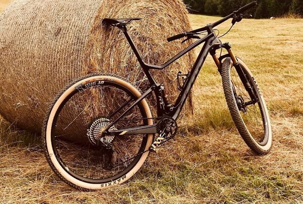 Skialpinista.sk a Pisosport – cyklistika s tradíciou aj servisom Predajňa Pisosport s ponukou cestných a horských bicyklov a odborným cyklo servisom