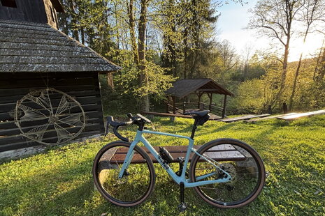 Objavte čaro gravel bicyklov CUBE NUROAD – pohodlie a sloboda v každom teréne